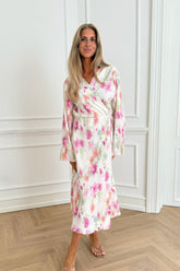 OfeliaIC Lang Omslagskjole - Hvit Rosa Blomstertrykk