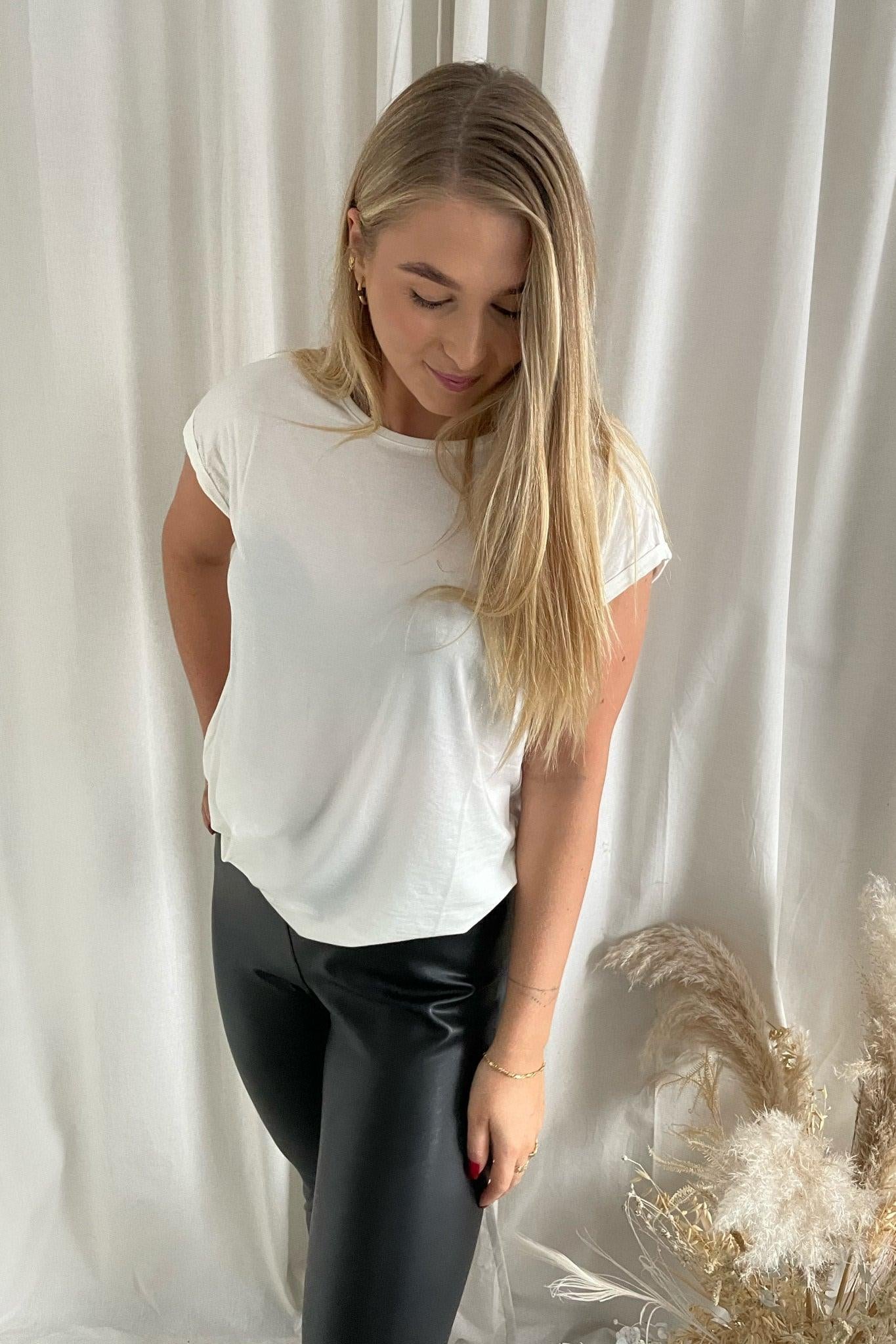 Ava Plain SS Top (Preorder del. week 46/47) - Snow White - BYIC