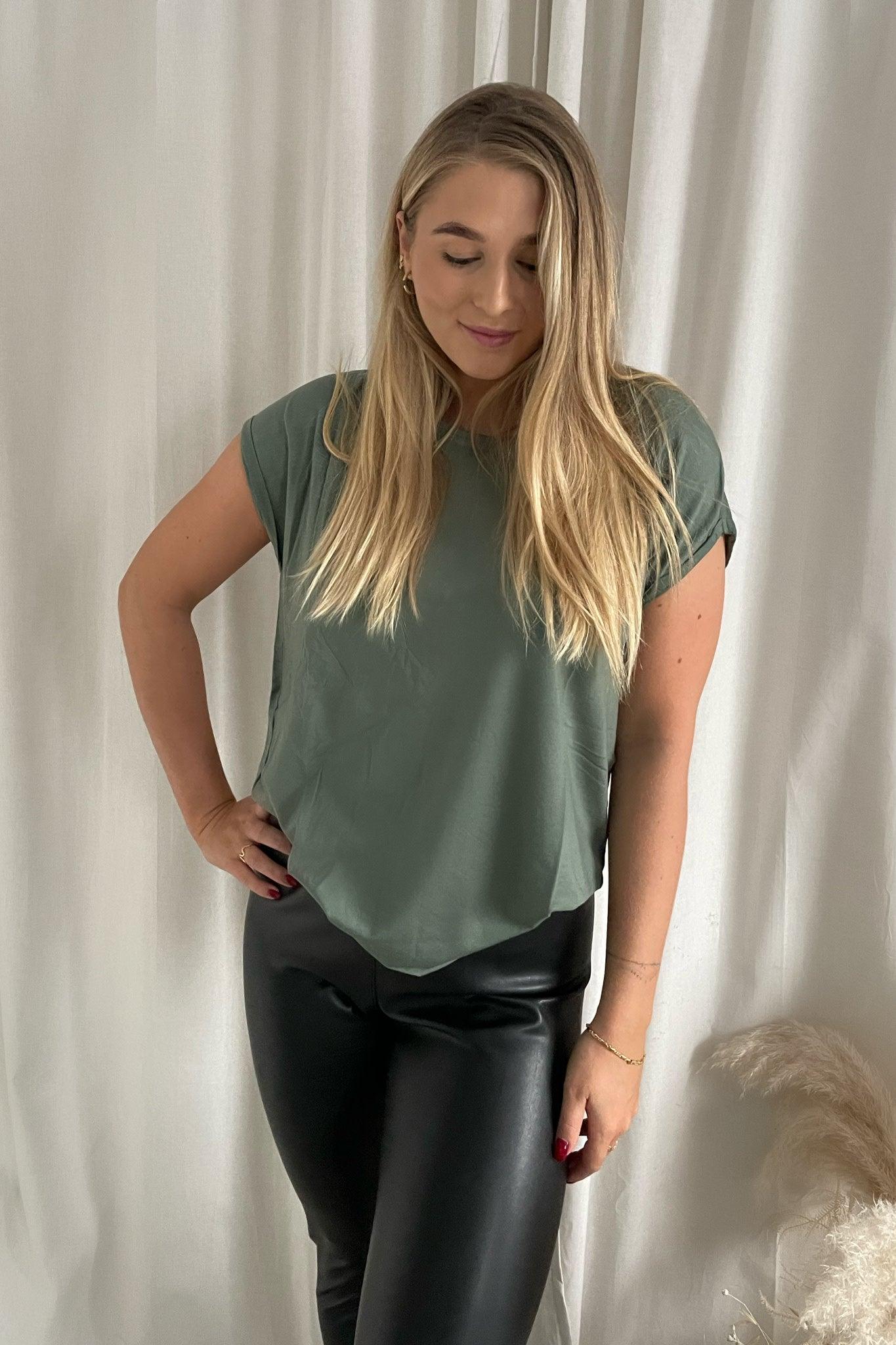 Ava Plain SS Top (PREORDER - week 46/47) - Green - BYIC