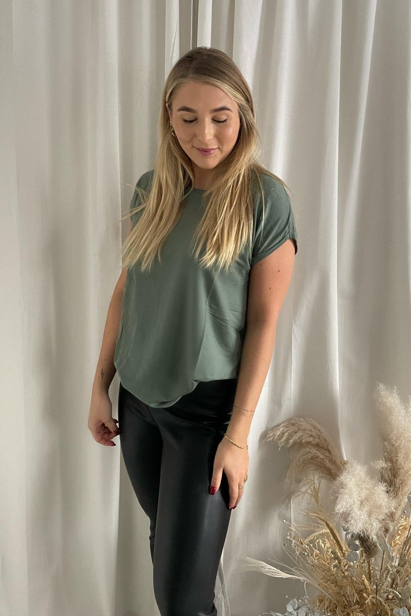 Ava Plain SS Top (PREORDER - week 46/47) - Green - BYIC