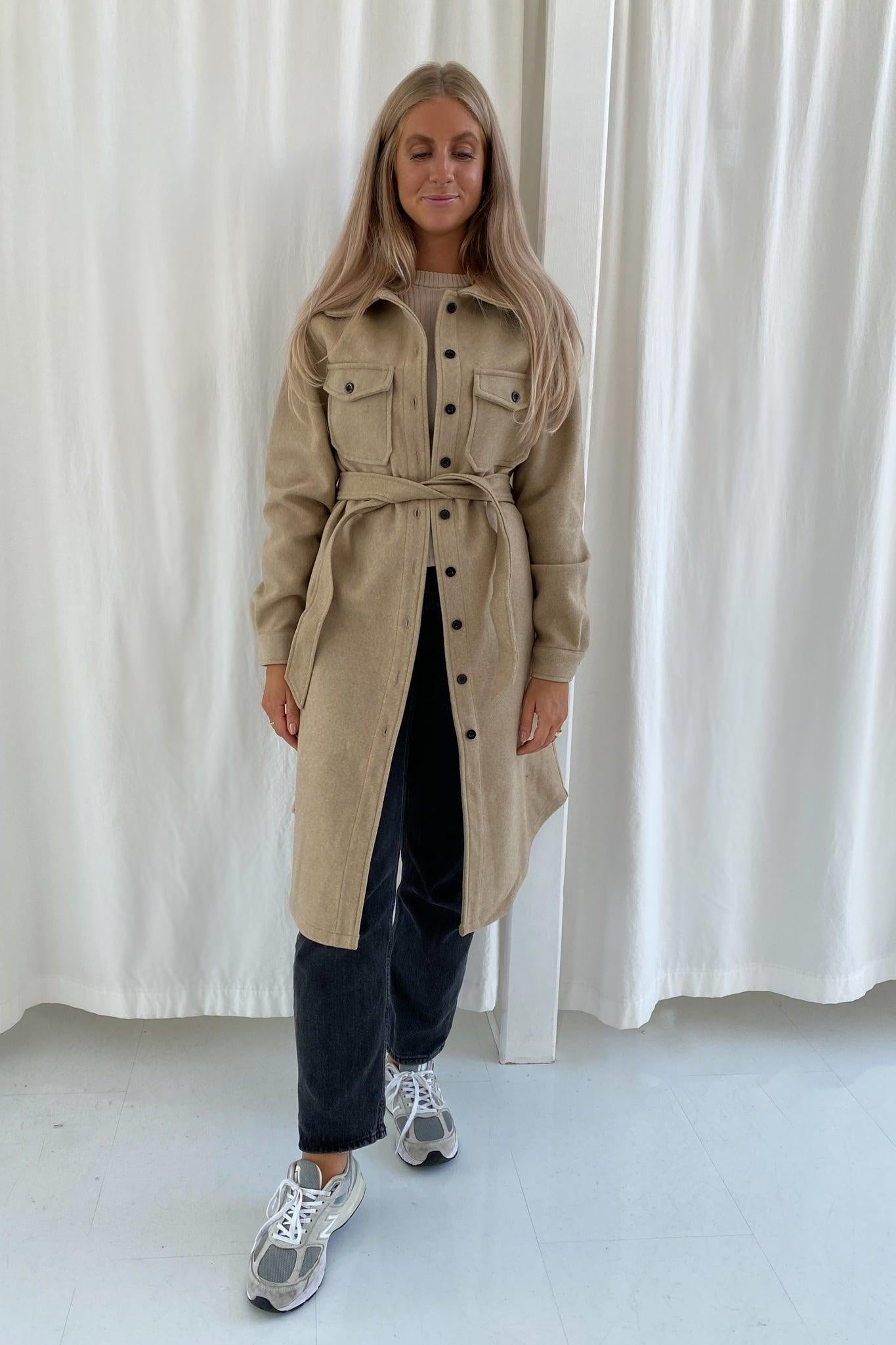 Lang Emmy Jakke - Camel - BYIC